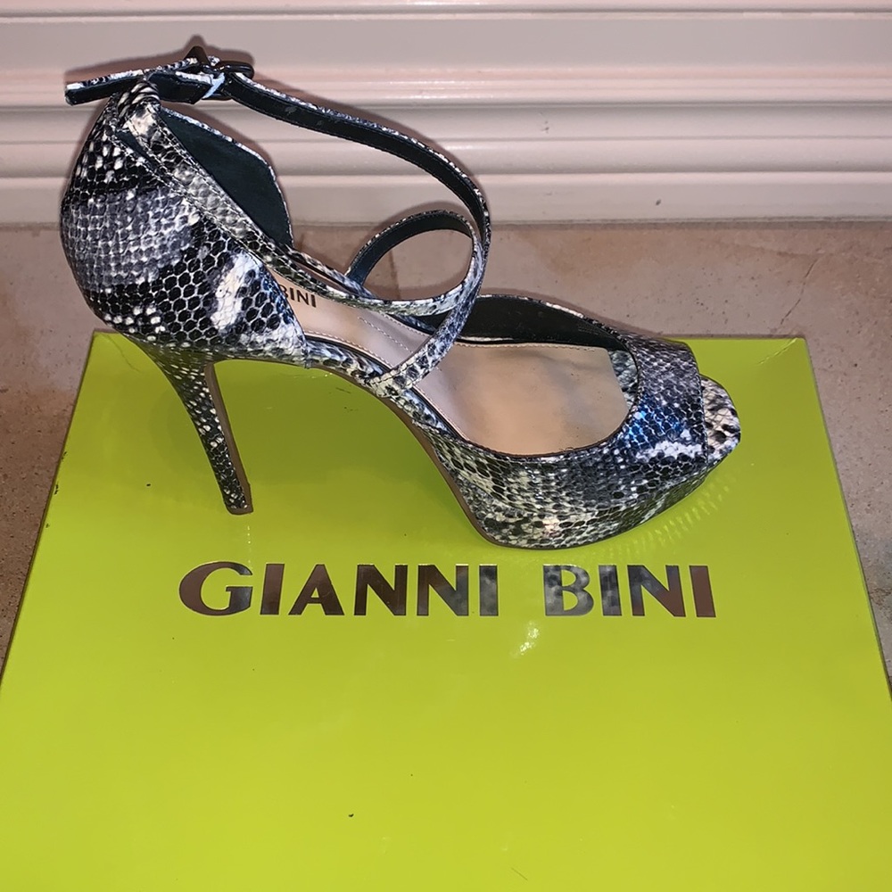 EUC 🤩 Gianni Binni Karstin Snake Reptile Platform Strappy Peep Toe Heels 8.5M